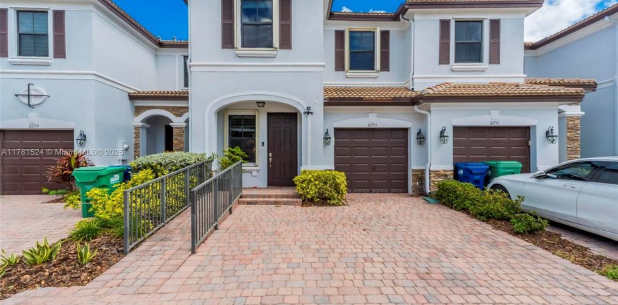Touwnhouse à Doral, Floride 4 chambres, 179.77 m2 № 1698829