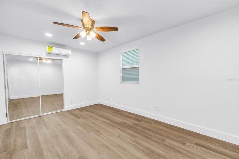 Villa ou maison à vendre à Saint Petersburg, Floride: 5 chambres, 237.64 m2 № 2123628 - photo 17