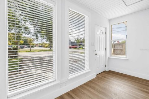 Villa ou maison à vendre à Saint Petersburg, Floride: 5 chambres, 237.64 m2 № 2123628 - photo 3