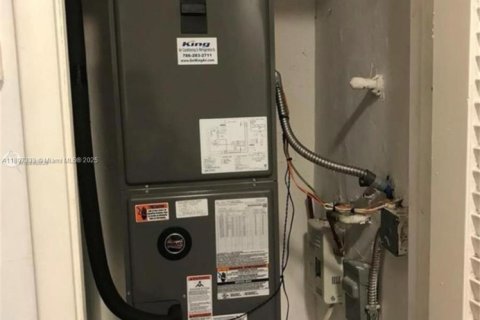 Copropriété à louer à Miami, Floride: 2 chambres, 92.9 m2 № 1952849 - photo 8