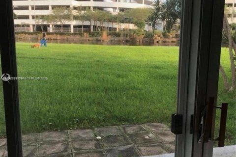 Copropriété à louer à Miami, Floride: 2 chambres, 92.9 m2 № 1952849 - photo 5