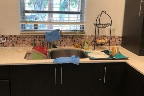Copropriété à louer à Miami, Floride: 2 chambres, 92.9 m2 № 1952849 - photo 2