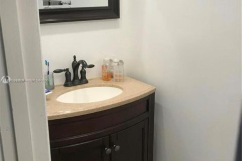 Copropriété à louer à Miami, Floride: 2 chambres, 92.9 m2 № 1952849 - photo 6