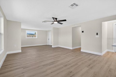 House in Englewood, Florida 3 bedrooms, 157.47 sq.m. № 1909552 - photo 8