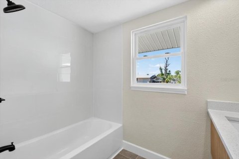 House in Englewood, Florida 3 bedrooms, 157.47 sq.m. № 1909552 - photo 21