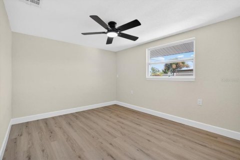 House in Englewood, Florida 3 bedrooms, 157.47 sq.m. № 1909552 - photo 26