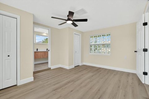 House in Englewood, Florida 3 bedrooms, 157.47 sq.m. № 1909552 - photo 16