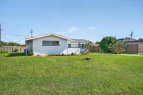 House in Englewood, Florida 3 bedrooms, 157.47 sq.m. № 1909552 - photo 3