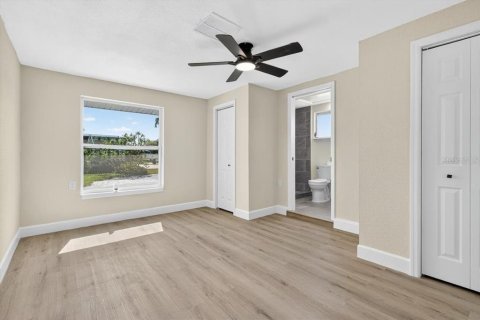 House in Englewood, Florida 3 bedrooms, 157.47 sq.m. № 1909552 - photo 17