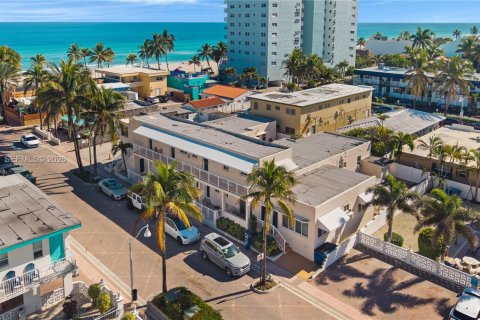 Immobilier commercial à vendre à Hollywood, Floride № 2007603 - photo 2