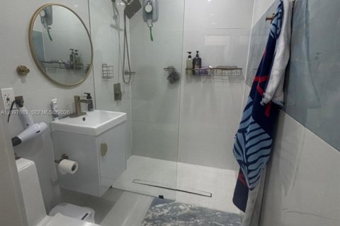 Villa ou maison à louer à Miami, Floride: 1 chambre, 192.49 m2 № 2389557 - photo 12