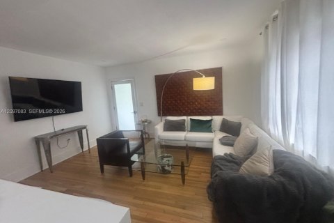 Villa ou maison à louer à Miami, Floride: 1 chambre, 192.49 m2 № 2389557 - photo 9