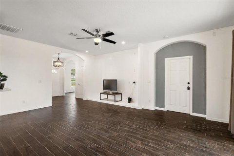 House in Clermont, Florida 4 bedrooms, 212.56 sq.m. № 1622703 - photo 15