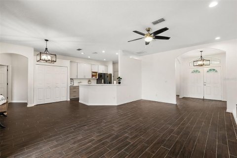House in Clermont, Florida 4 bedrooms, 212.56 sq.m. № 1622703 - photo 14