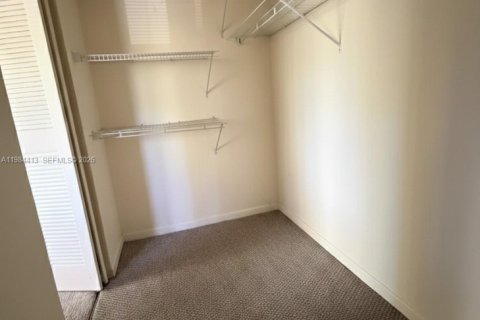 Condo in Delray Beach, Florida, 2 bedrooms  № 2049528 - photo 9