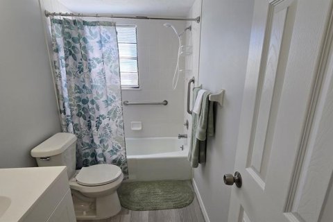 Condo in Englewood, Florida, 2 bedrooms  № 2195713 - photo 23