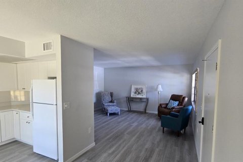 Condo in Englewood, Florida, 2 bedrooms  № 2195713 - photo 10