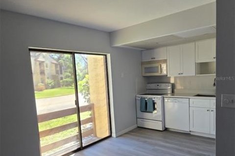 Condo in Englewood, Florida, 2 bedrooms  № 2195713 - photo 9