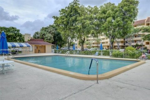 Condominio en venta en Lauderhill, Florida, 2 dormitorios, 98.48 m2 № 2002834 - foto 11