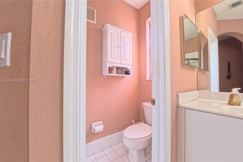 Townhouse in Miami, Florida 4 bedrooms, 192.68 sq.m. № 1944966 - photo 26