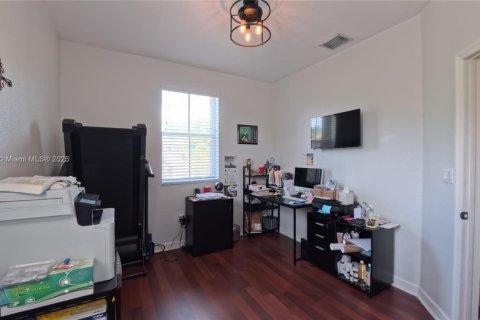 Townhouse in Miami, Florida 4 bedrooms, 192.68 sq.m. № 1944966 - photo 17