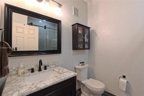 Townhouse in Miami, Florida 4 bedrooms, 192.68 sq.m. № 1944966 - photo 13