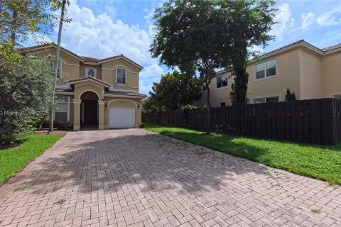 Townhouse in Miami, Florida 4 bedrooms, 192.68 sq.m. № 1944966 - photo 2