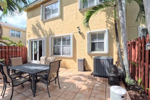Townhouse in Miami, Florida 4 bedrooms, 192.68 sq.m. № 1944966 - photo 30