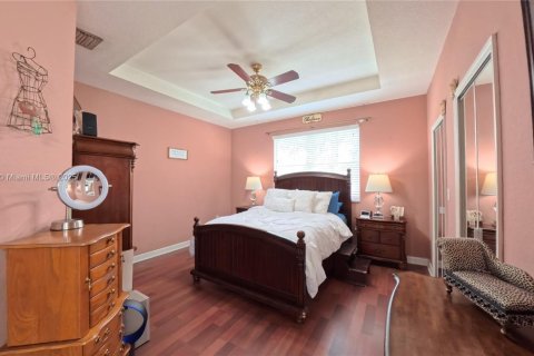 Townhouse in Miami, Florida 4 bedrooms, 192.68 sq.m. № 1944966 - photo 23