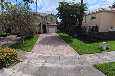Townhouse in Miami, Florida 4 bedrooms, 192.68 sq.m. № 1944966 - photo 3
