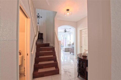Townhouse in Miami, Florida 4 bedrooms, 192.68 sq.m. № 1944966 - photo 11
