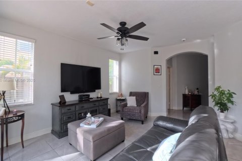 Townhouse in Miami, Florida 4 bedrooms, 192.68 sq.m. № 1944966 - photo 8