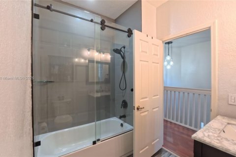 Townhouse in Miami, Florida 4 bedrooms, 192.68 sq.m. № 1944966 - photo 14
