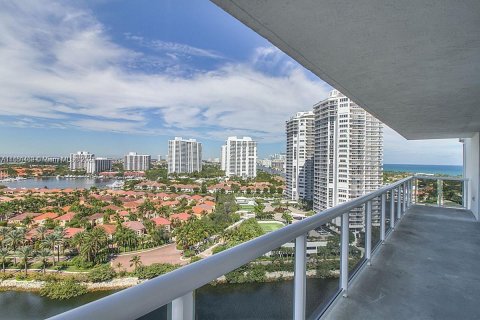 Condo in Aventura, Florida, 2 bedrooms  № 1706439 - photo 13