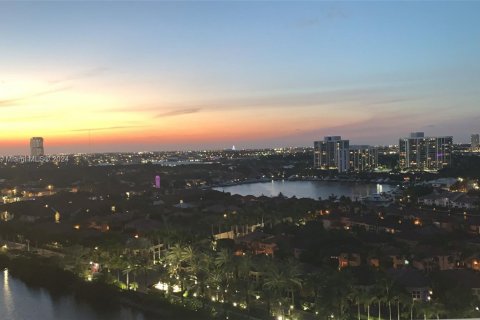 Condo in Aventura, Florida, 2 bedrooms  № 1706439 - photo 16