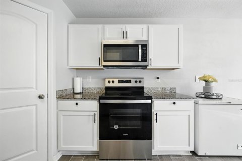 House in Palm Coast, Florida 5 bedrooms, 211.26 sq.m. № 1911507 - photo 23