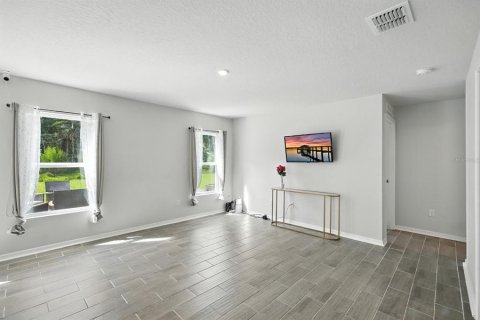 House in Palm Coast, Florida 5 bedrooms, 211.26 sq.m. № 1911507 - photo 21
