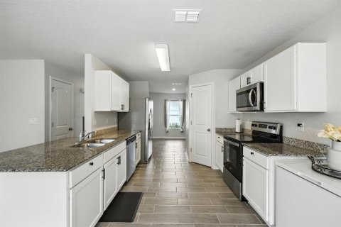House in Palm Coast, Florida 5 bedrooms, 211.26 sq.m. № 1911507 - photo 16