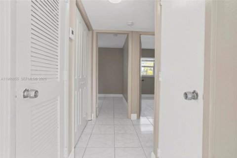 Снять в аренду кондоминиум в Дирфилд-Бич, Флорида 2 спальни, 65.87м2, № 2030110 - фото 8