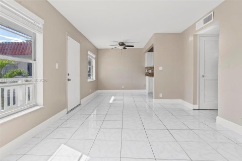 Снять в аренду кондоминиум в Дирфилд-Бич, Флорида 2 спальни, 65.87м2, № 2030110 - фото 5