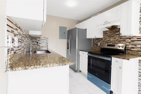 Снять в аренду кондоминиум в Дирфилд-Бич, Флорида 2 спальни, 65.87м2, № 2030110 - фото 22