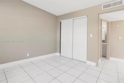 Снять в аренду кондоминиум в Дирфилд-Бич, Флорида 2 спальни, 65.87м2, № 2030110 - фото 14