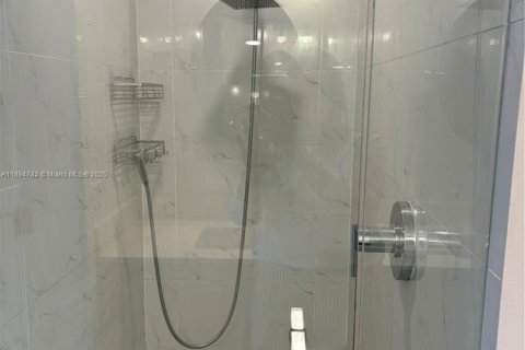 Снять в аренду кондоминиум в Норт-Майами-Бич, Флорида 2 спальни, 104.24м2, № 1947758 - фото 4