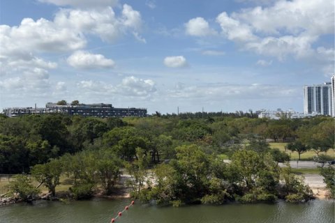 Снять в аренду кондоминиум в Норт-Майами-Бич, Флорида 2 спальни, 104.24м2, № 1947758 - фото 1