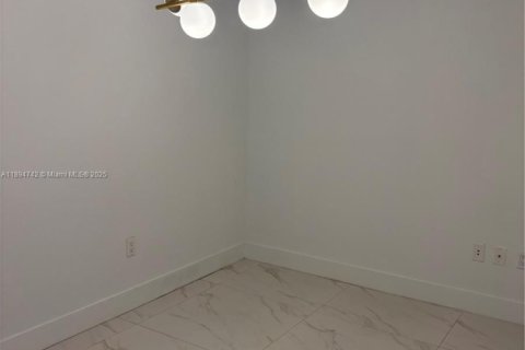 Снять в аренду кондоминиум в Норт-Майами-Бич, Флорида 2 спальни, 104.24м2, № 1947758 - фото 7