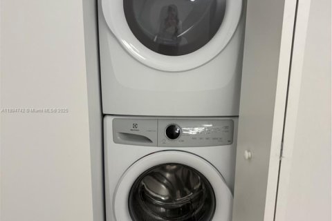 Снять в аренду кондоминиум в Норт-Майами-Бич, Флорида 2 спальни, 104.24м2, № 1947758 - фото 8