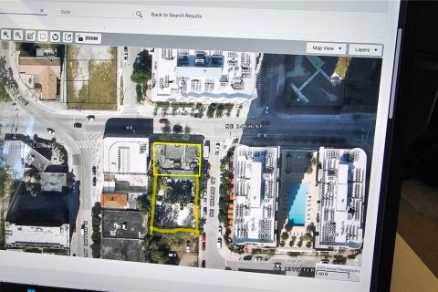 Propiedad comercial en venta en Miami, Florida № 1970650 - foto 2
