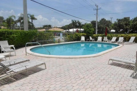Condo in Lauderdale-by-the-Sea, Florida, 1 bedroom  № 2087625 - photo 23