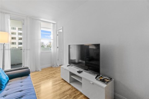 Condominio en alquiler en Miami Beach, Florida, 47.84 m2 № 1958885 - foto 5