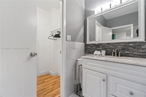 Condominio en alquiler en Miami Beach, Florida, 47.84 m2 № 1958885 - foto 15